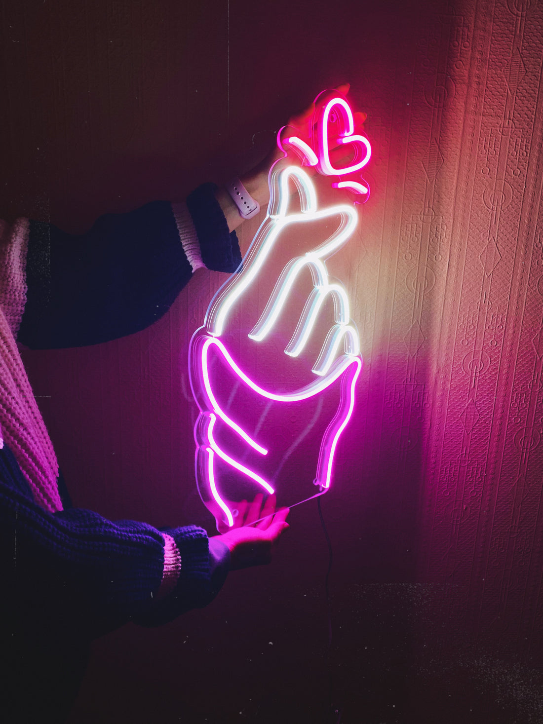 LED-неон «Рука та серце»