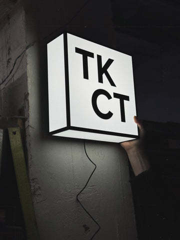Квадратний світильник з вашим лого/текстом форматом 30x30х10 cm