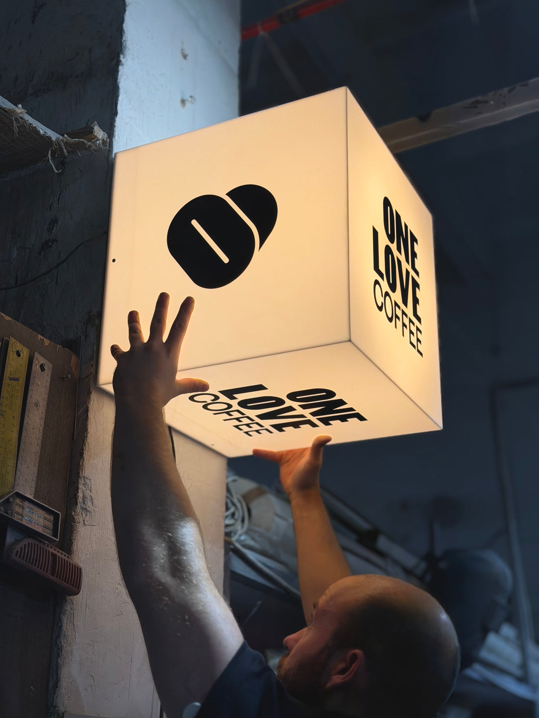 Cube with your logo/text 40 cm and 5 light sides