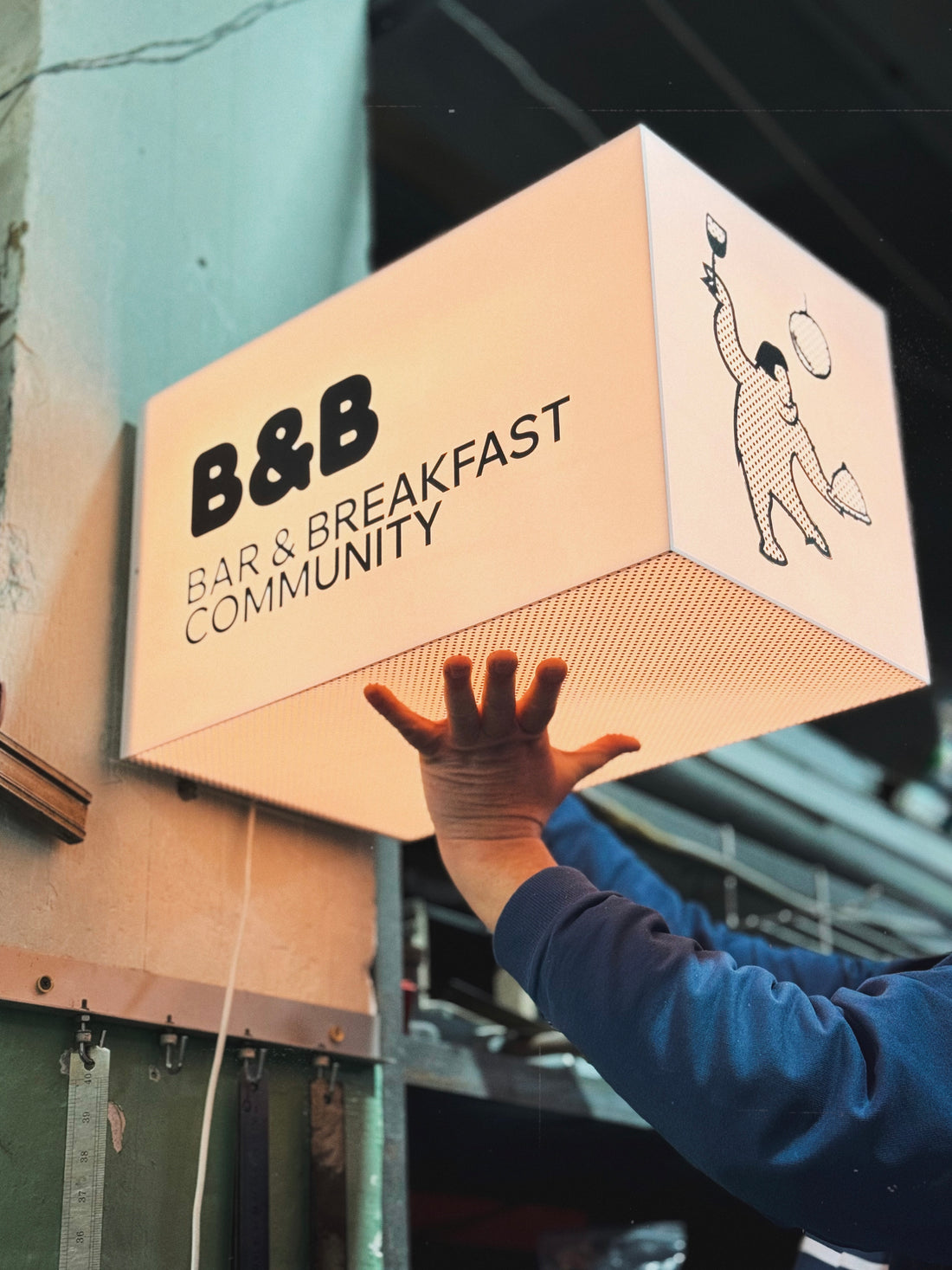 Вулична вивіска з вашим лого/текстом формату 50х30х30 см