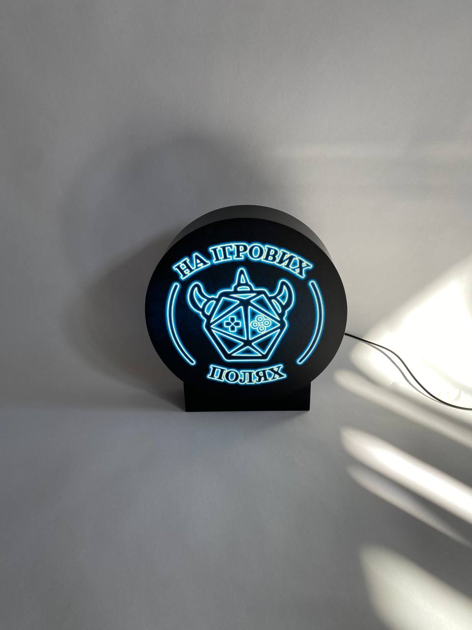 A lamp on a stand with your logo/text in the format 25x25 cm