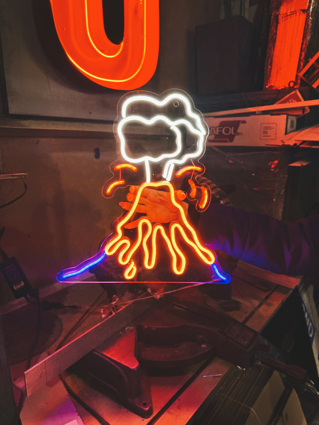 LED neon "Volcano"