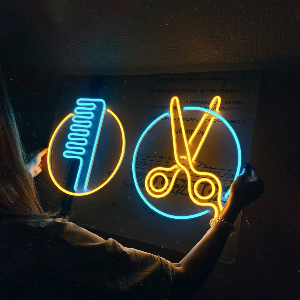 LED neon "Comb and scissors in a circle"