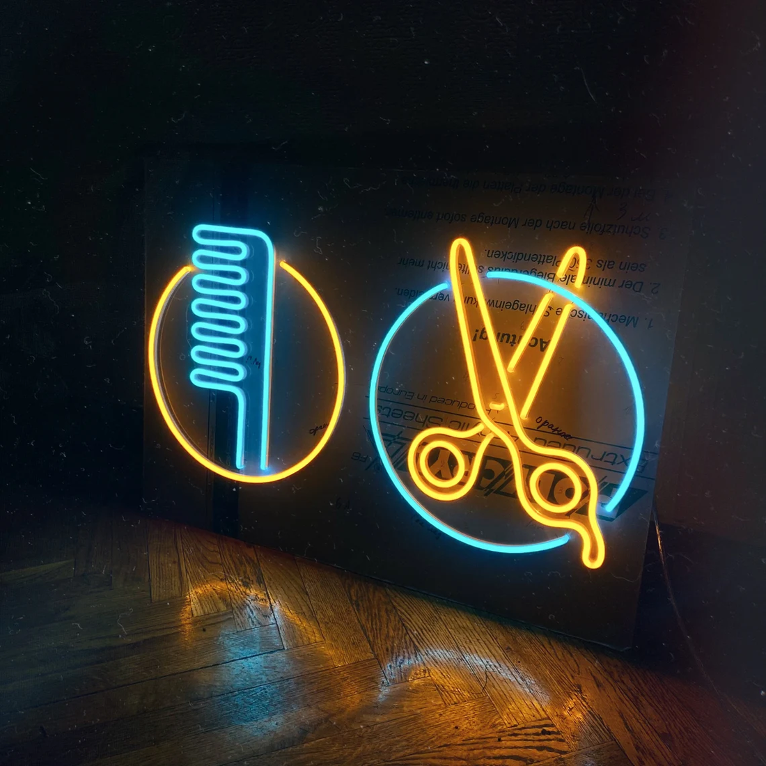 LED-неон «Гребінець і ножиці в колі»