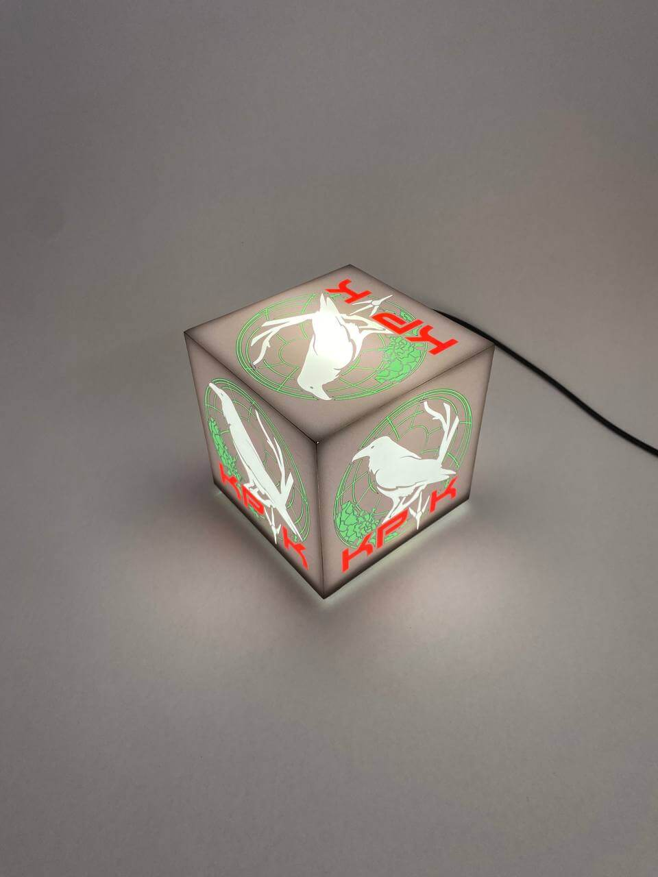 Настільний світильник “Куб” з вашим лого або текстом 