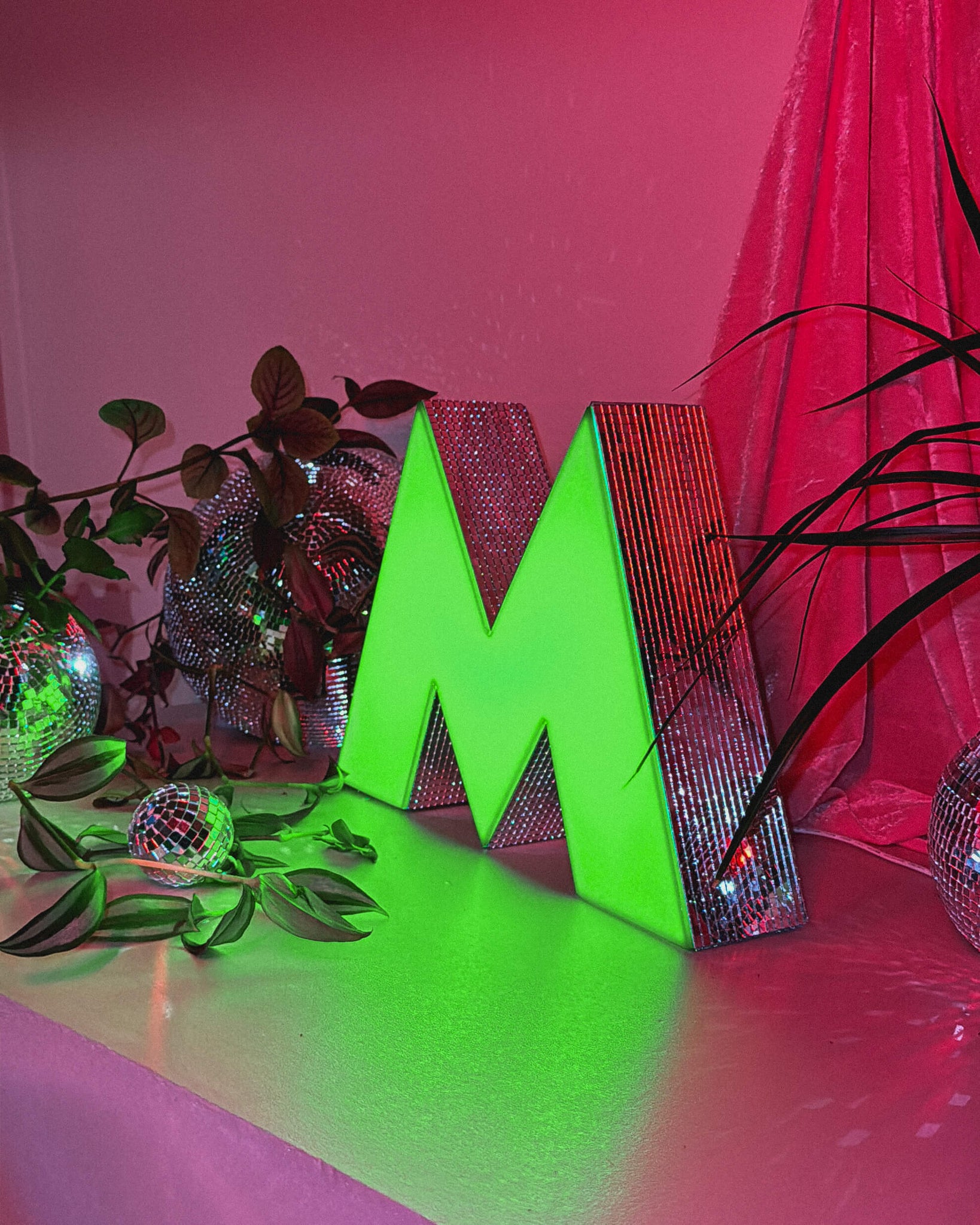 Volumetric letter-lamp "Metro" NeonCentre x De.Disco