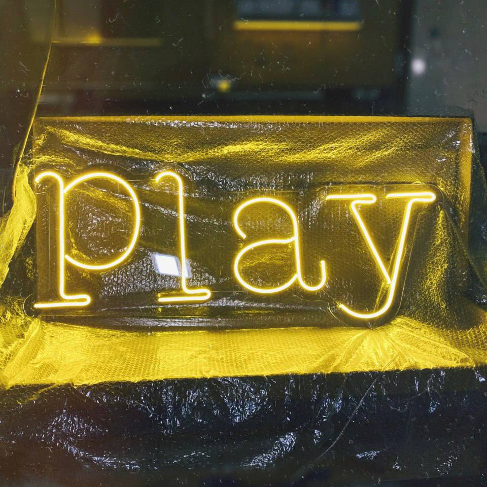 LED neon "Play"
